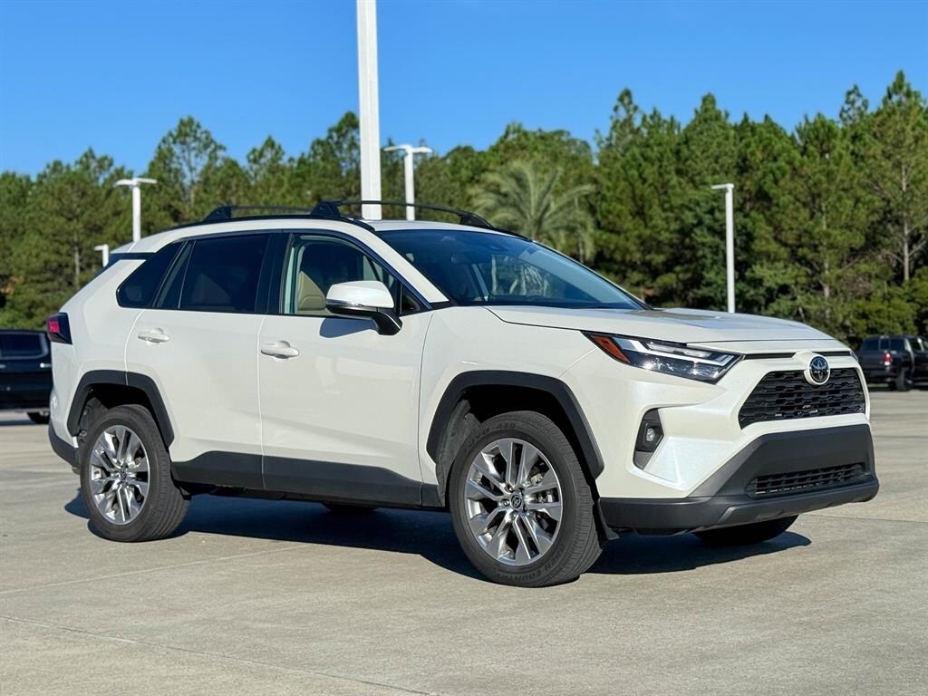 2022 Toyota RAV4 XLE Premium photo 2