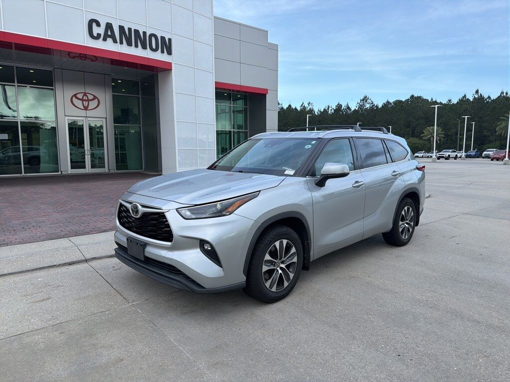 Used 2022 Toyota Highlander XLE SUV