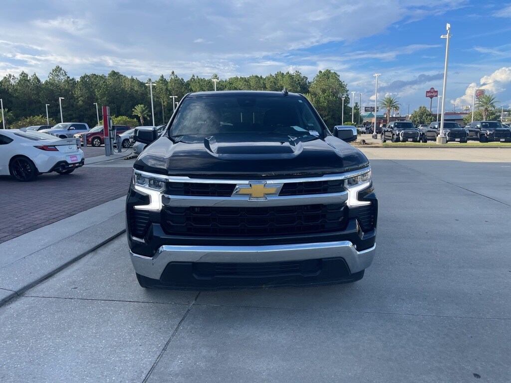2025 Chevrolet Silverado 1500 LT photo 3
