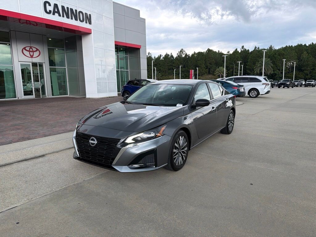 Used 2025 Nissan Altima 2.5 SV Sedan