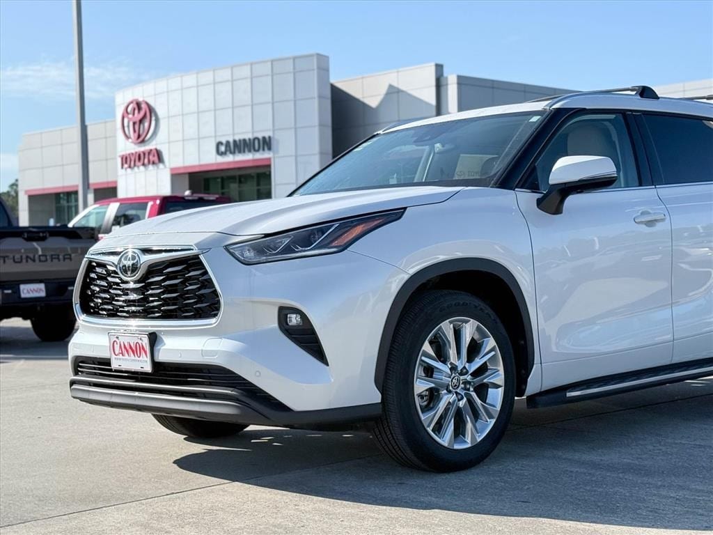 New 2025 Toyota Highlander Limited SUV