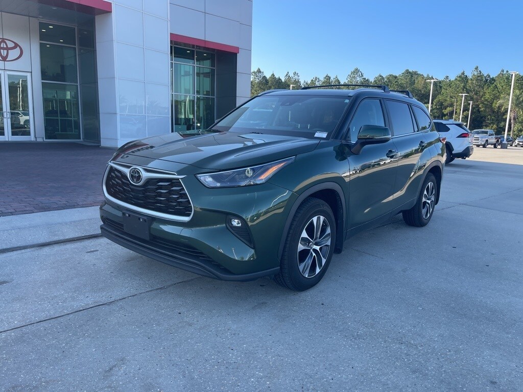 2023 Toyota Highlander XLE photo 2