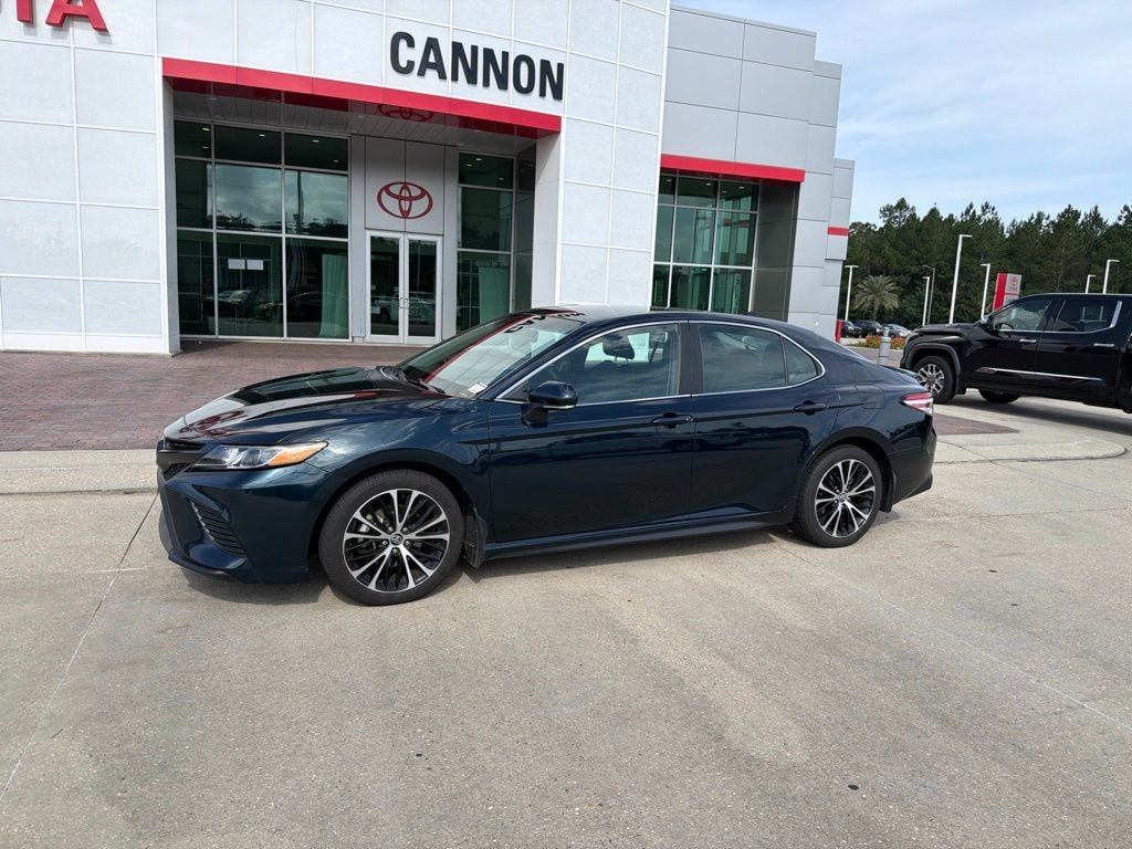 Used 2020 Toyota Camry SE Sedan
