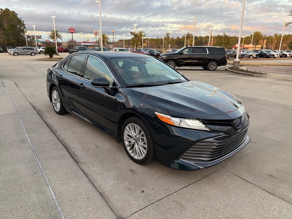 Used 2020 Toyota Camry Hybrid XLE Sedan