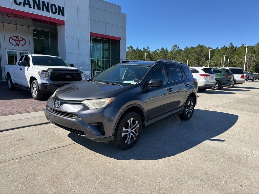 2016 Toyota RAV4 LE photo 2