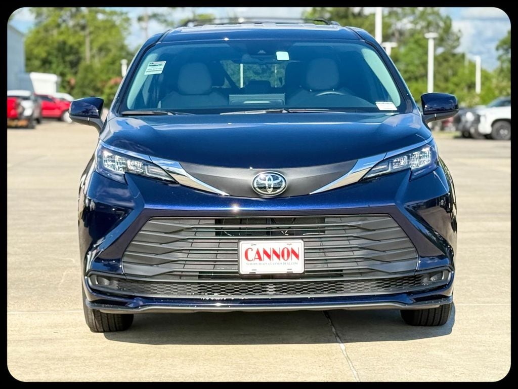 New 2026 Toyota Sienna LE Van Passenger Van