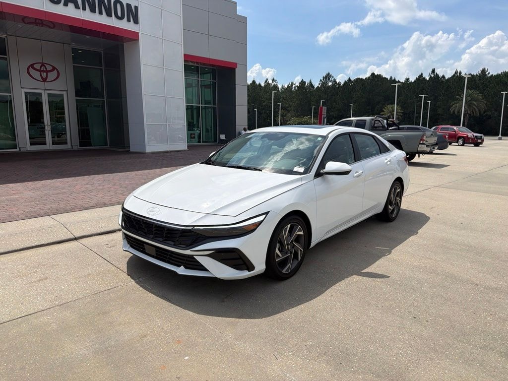 Used 2025 Hyundai Elantra SEL Convenience Sedan