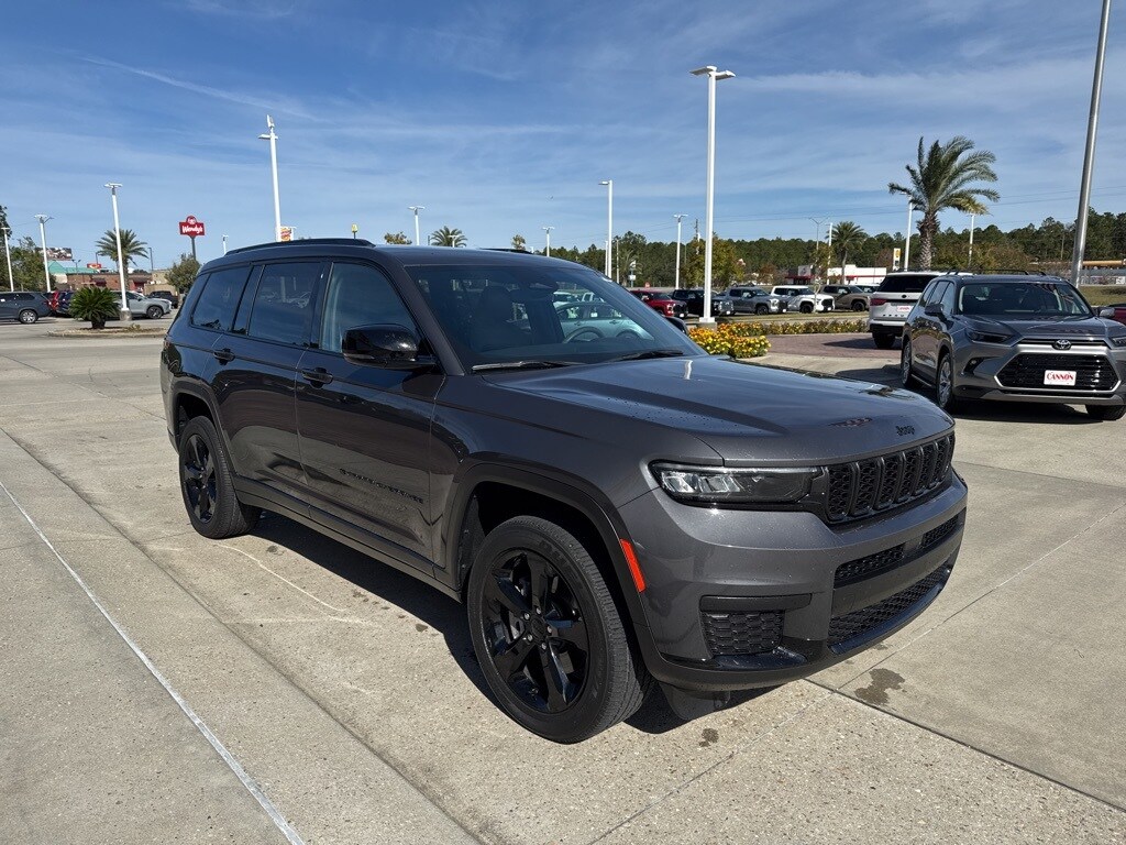 2023 Jeep Grand Cherokee Altitude photo 2
