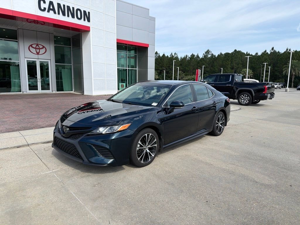 Used 2020 Toyota Camry SE Sedan