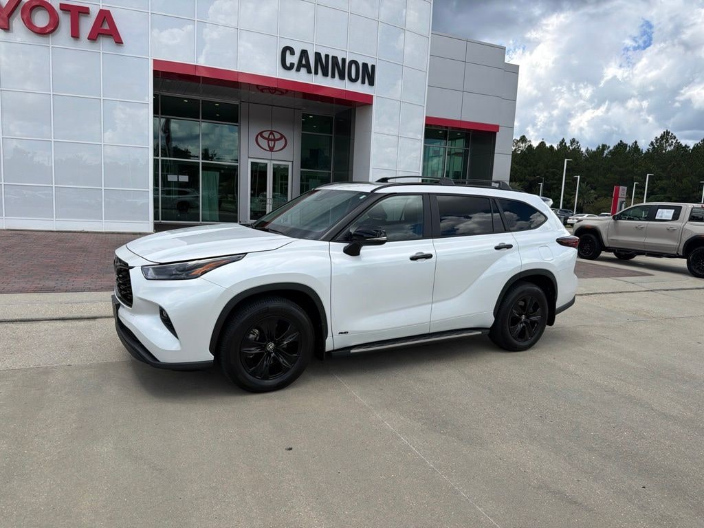 Used 2025 Toyota Highlander Hybrid XLE SUV