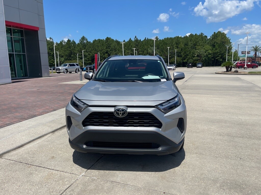 2024 Toyota RAV4 XLE photo 3