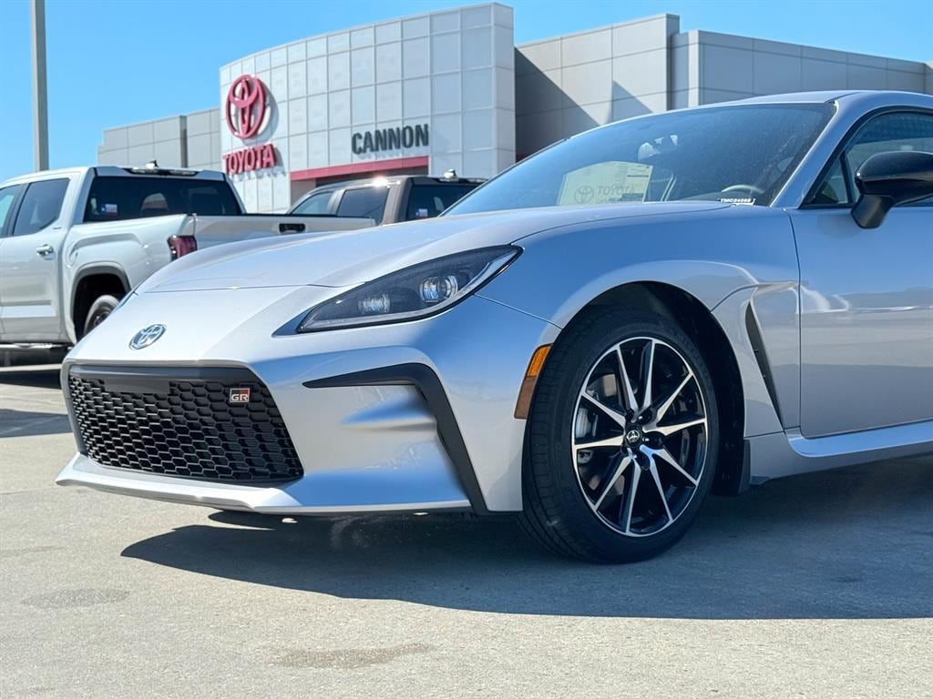 New 2025 Toyota GR86 AT Coupe