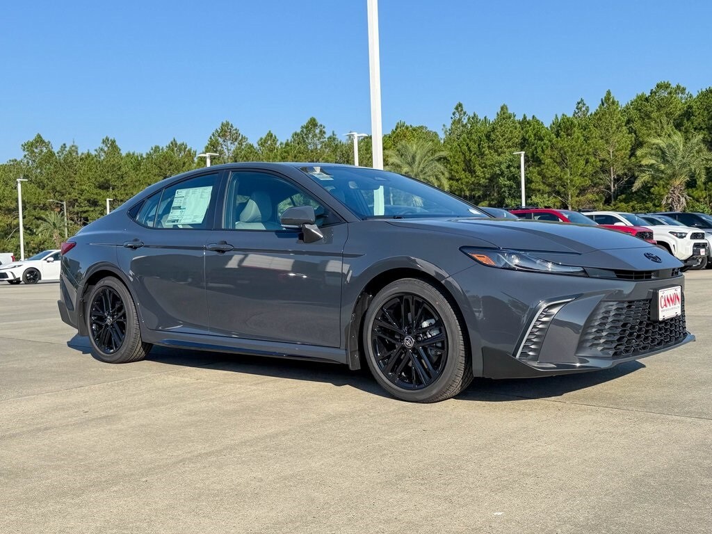2025 Toyota Camry SE photo 3