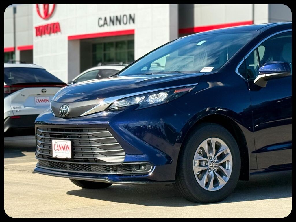 New 2026 Toyota Sienna LE Van Passenger Van