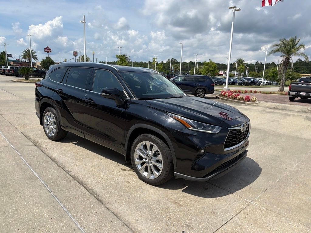 Used 2024 Toyota Highlander Limited SUV