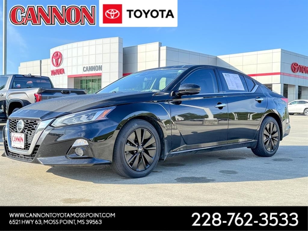 2022 Nissan Altima SL's photo