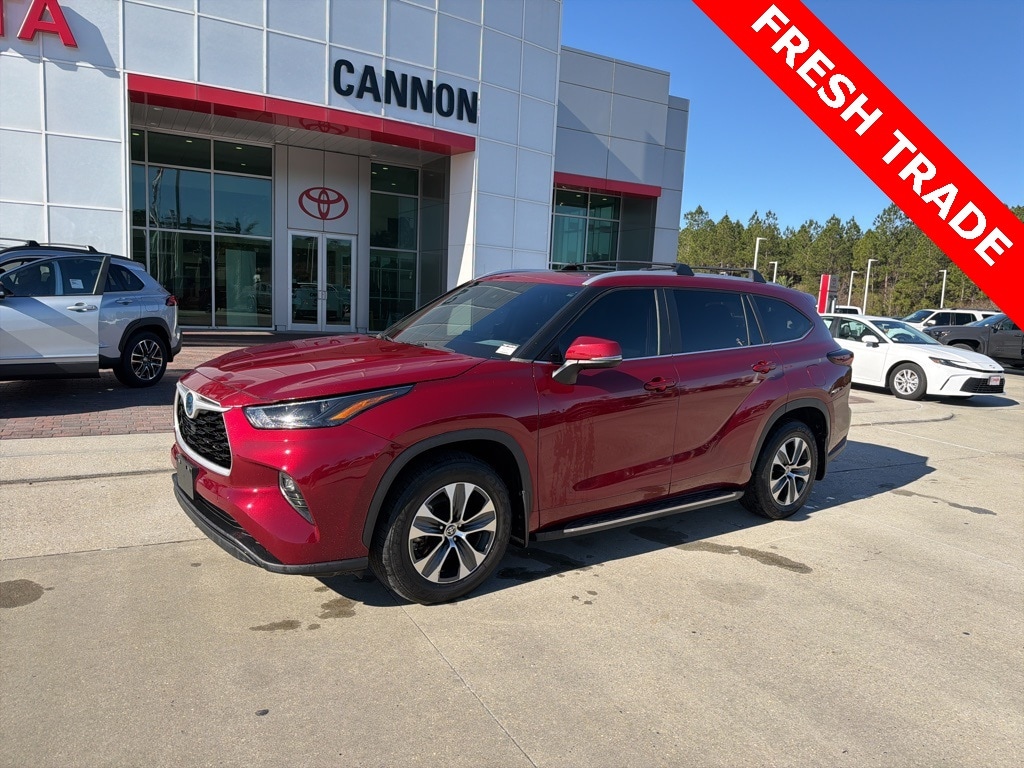 2024 Toyota Highlander XLE's photo