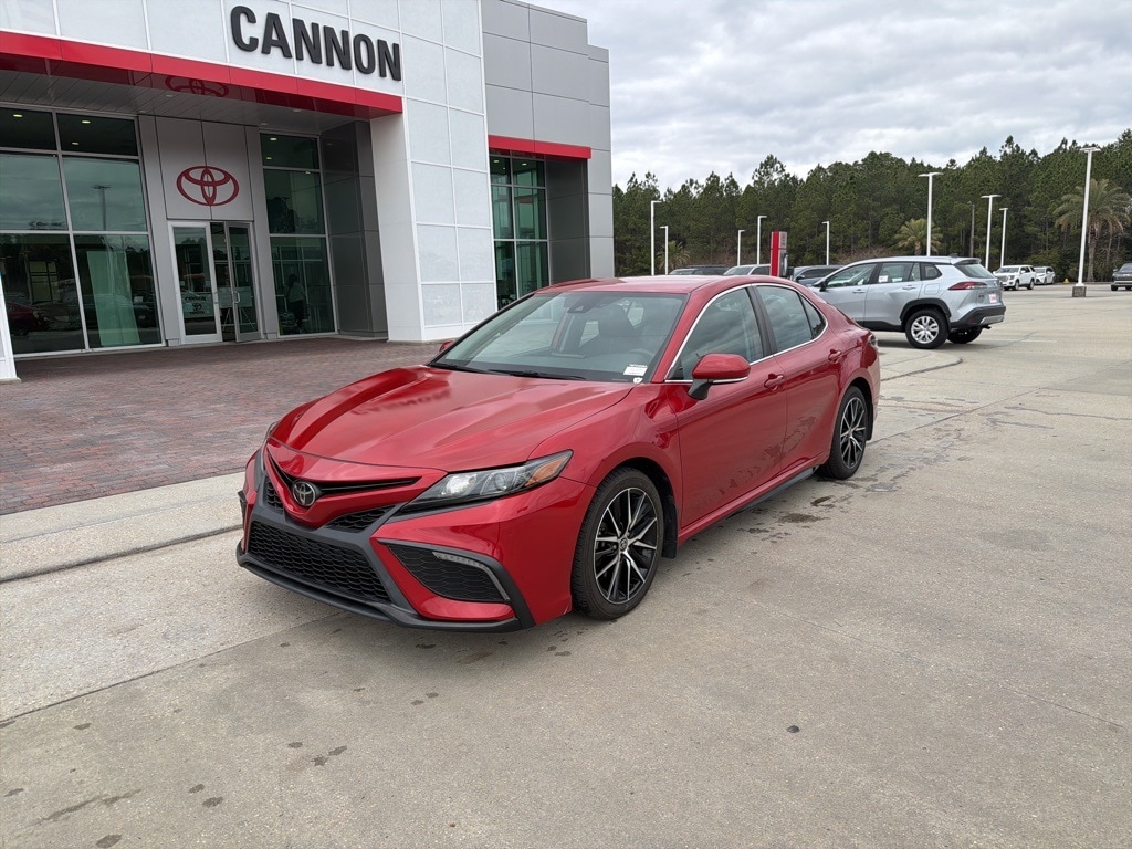 Used 2022 Toyota Camry SE Sedan