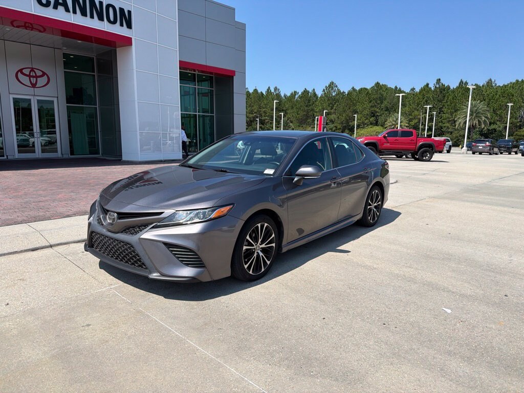 Used 2020 Toyota Camry SE Sedan