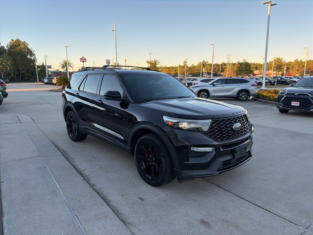 2022 Ford Explorer ST photo 2