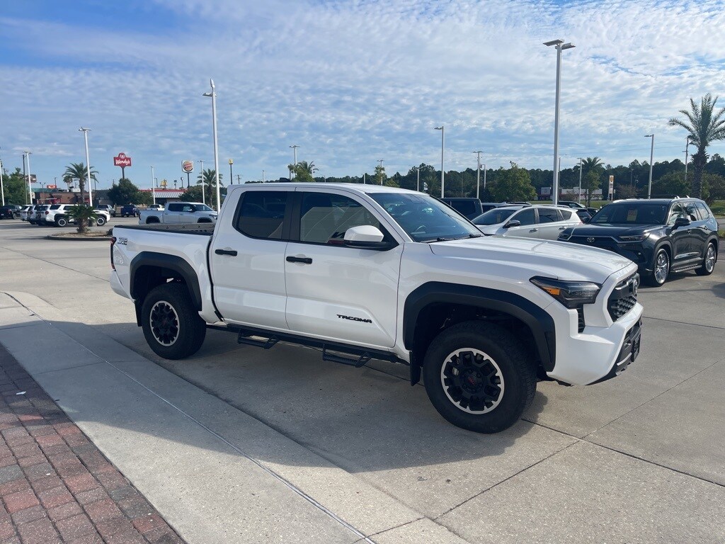 2024 Toyota Tacoma TRD Off-Road photo 2