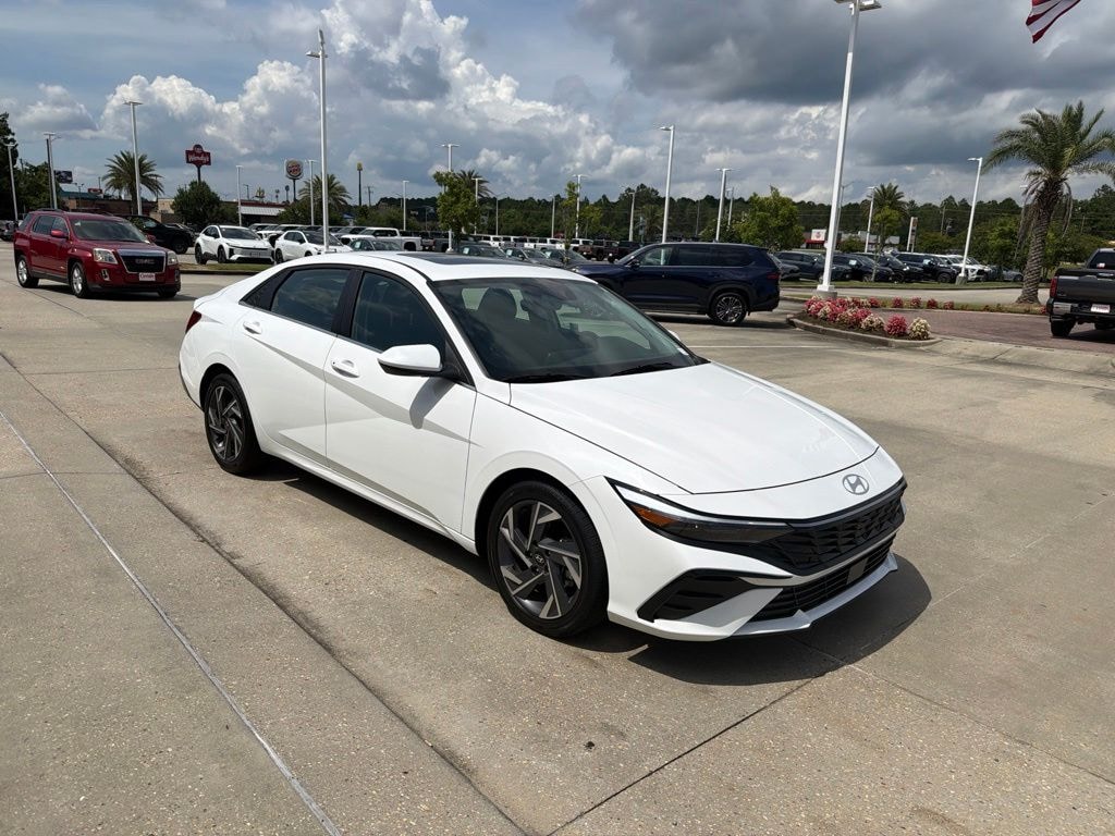 Used 2025 Hyundai Elantra SEL Convenience Sedan