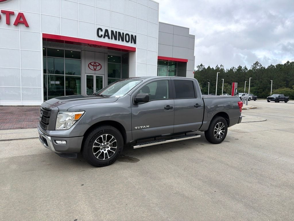 2023 Nissan Titan SV 4X2 Crew Cab's photo