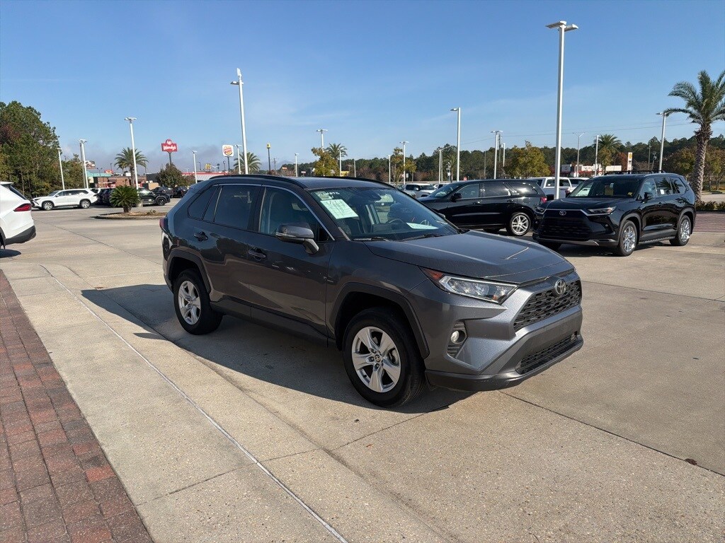 2021 Toyota RAV4 XLE photo 4