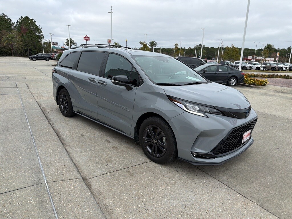 2025 Toyota Sienna XSE photo 4