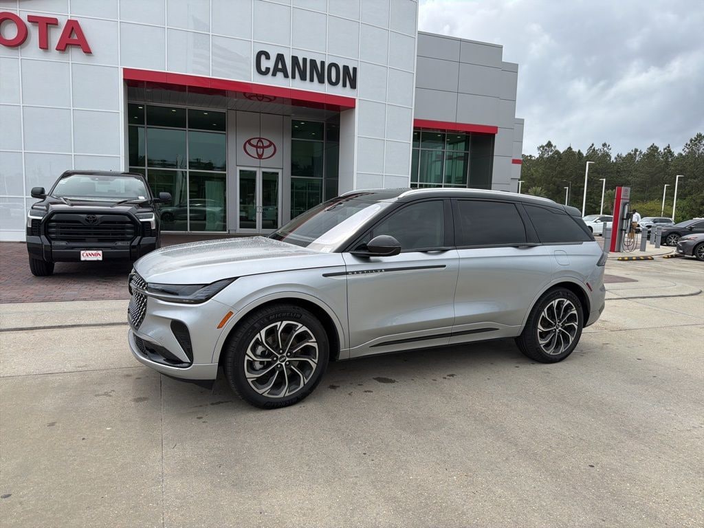 Used 2025 Lincoln Nautilus