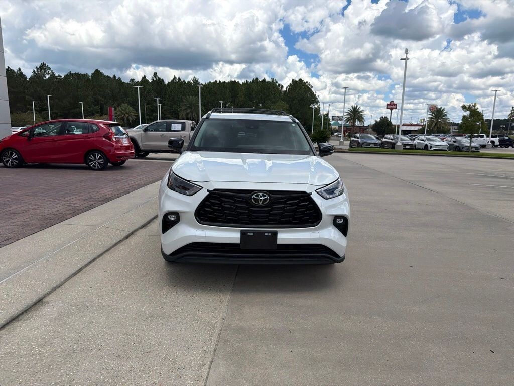 Used 2025 Toyota Highlander Hybrid XLE SUV