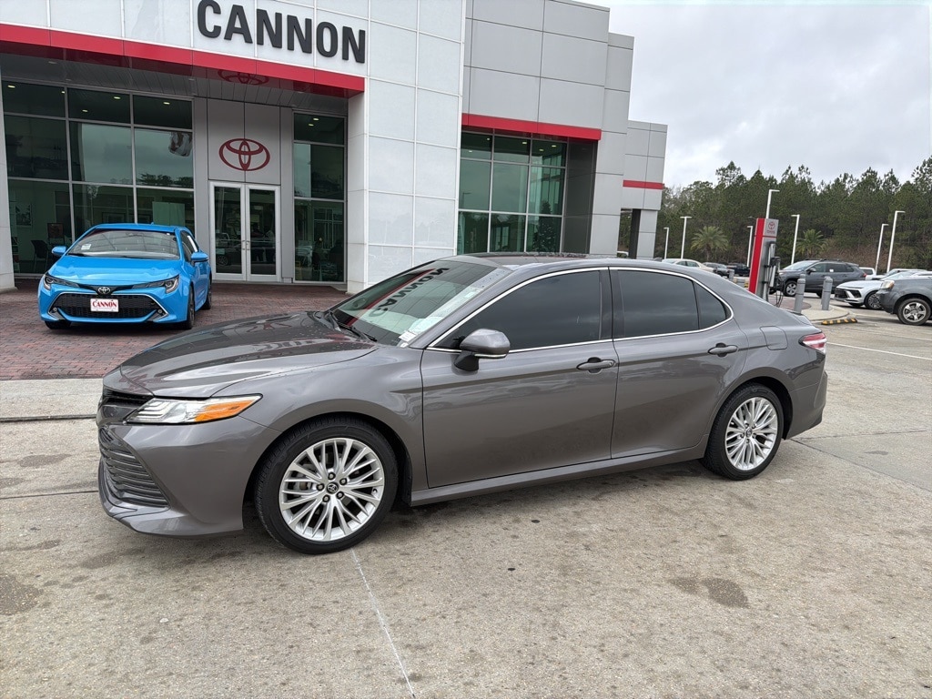 2020 Toyota Camry XLE's photo