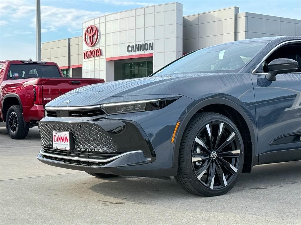 2026 Toyota Crown Platinum photo 2