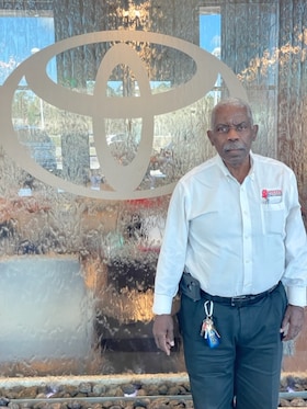 Staff member Alonzo Smith from ID_d24a2314d336