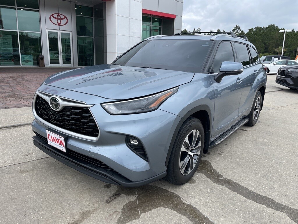 Used 2022 Toyota Highlander XLE with VIN 5TDGZRAH0NS135898 for sale in Moss Point, MS