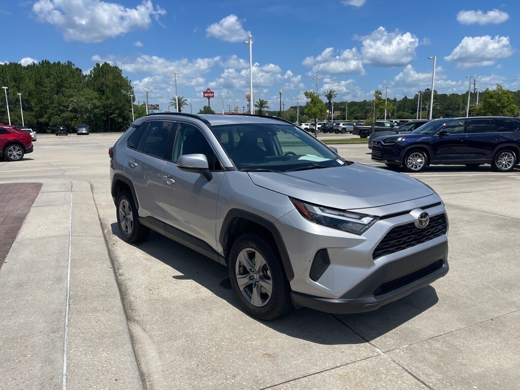 2024 Toyota RAV4 XLE photo 4