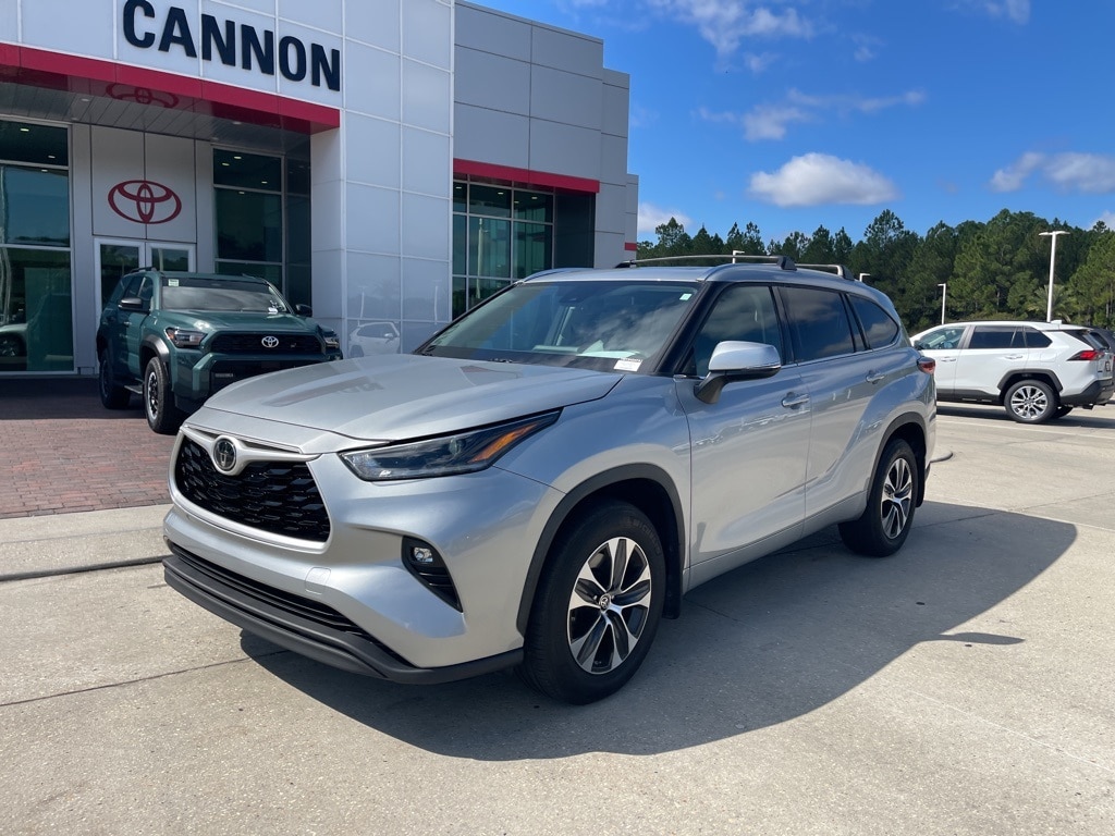 Used 2021 Toyota Highlander XLE SUV