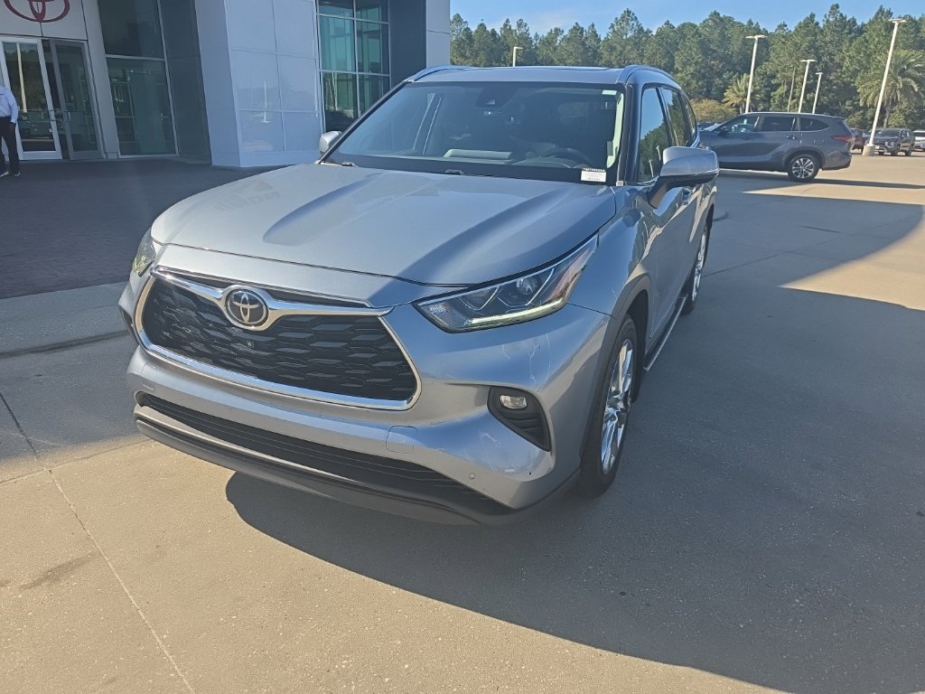 Used 2023 Toyota Highlander L SUV