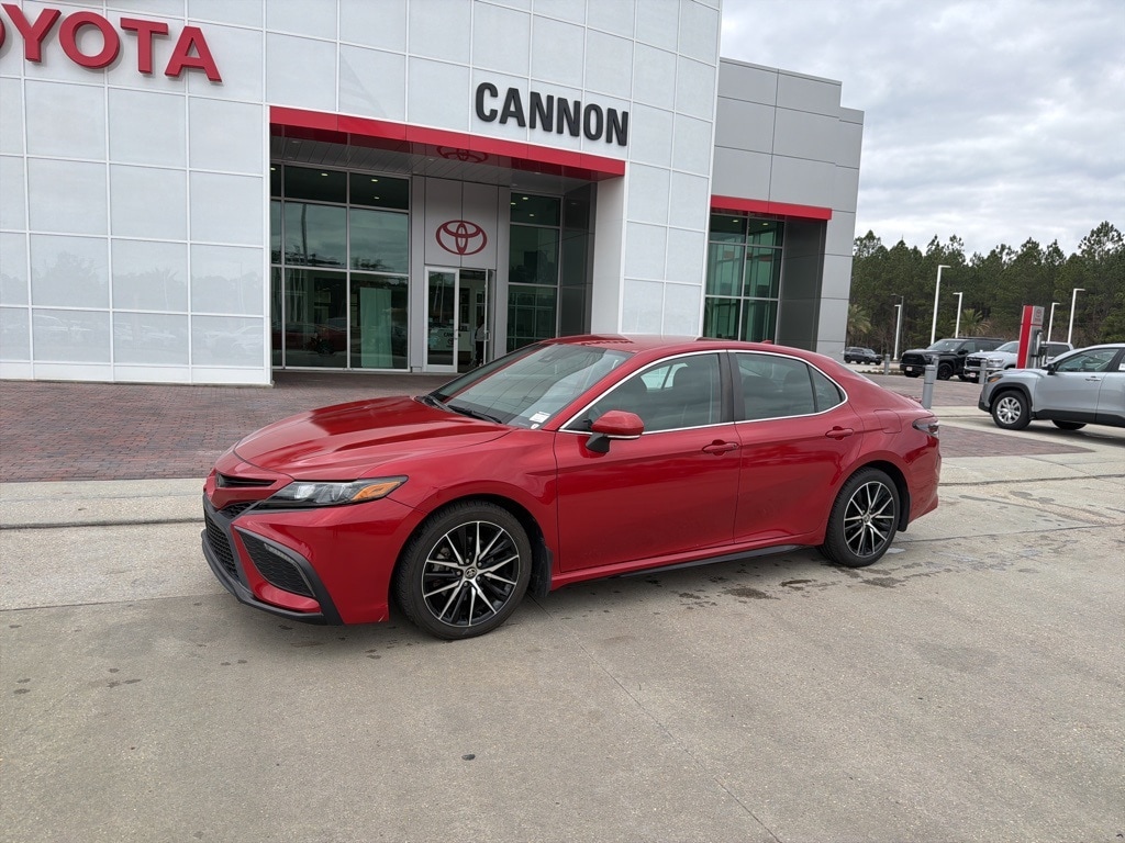 Used 2022 Toyota Camry SE Sedan