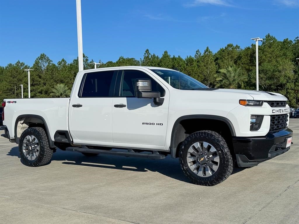 2022 Chevrolet Silverado 2500HD Custom photo 3