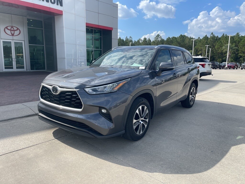 2020 Toyota Highlander XLE photo 2