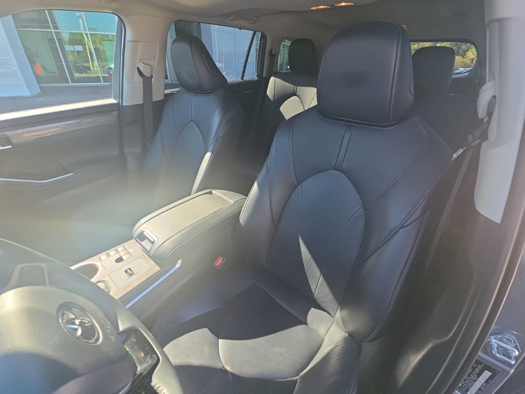 Used 2023 Toyota Highlander L SUV