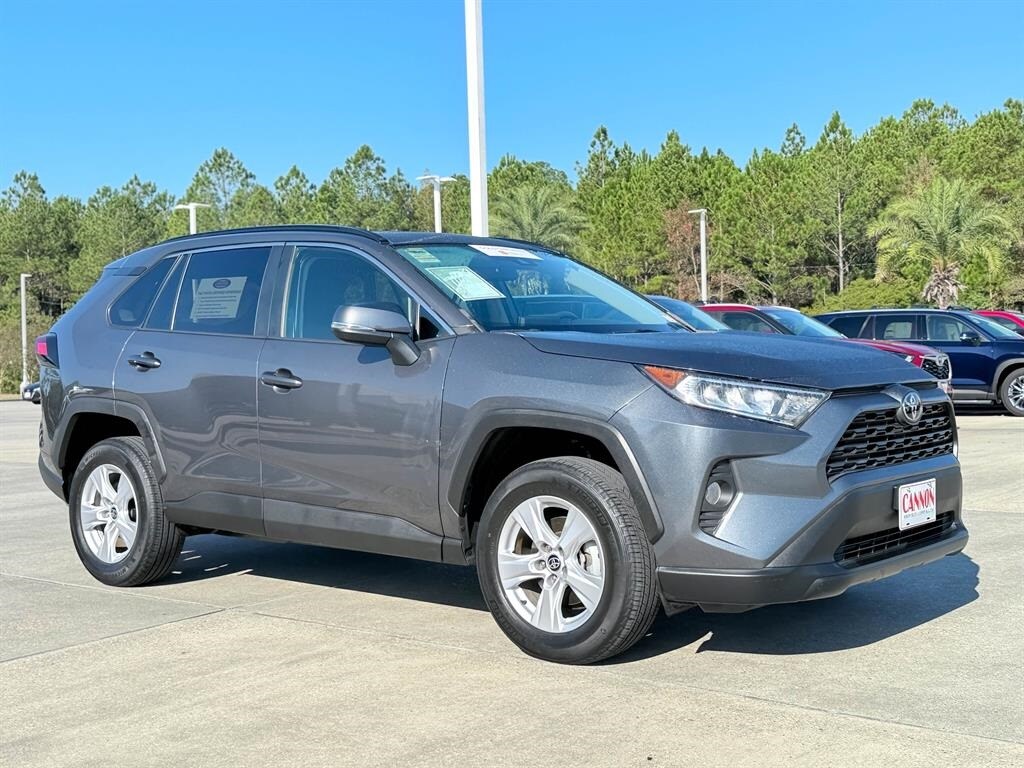 2021 Toyota RAV4 XLE photo 4