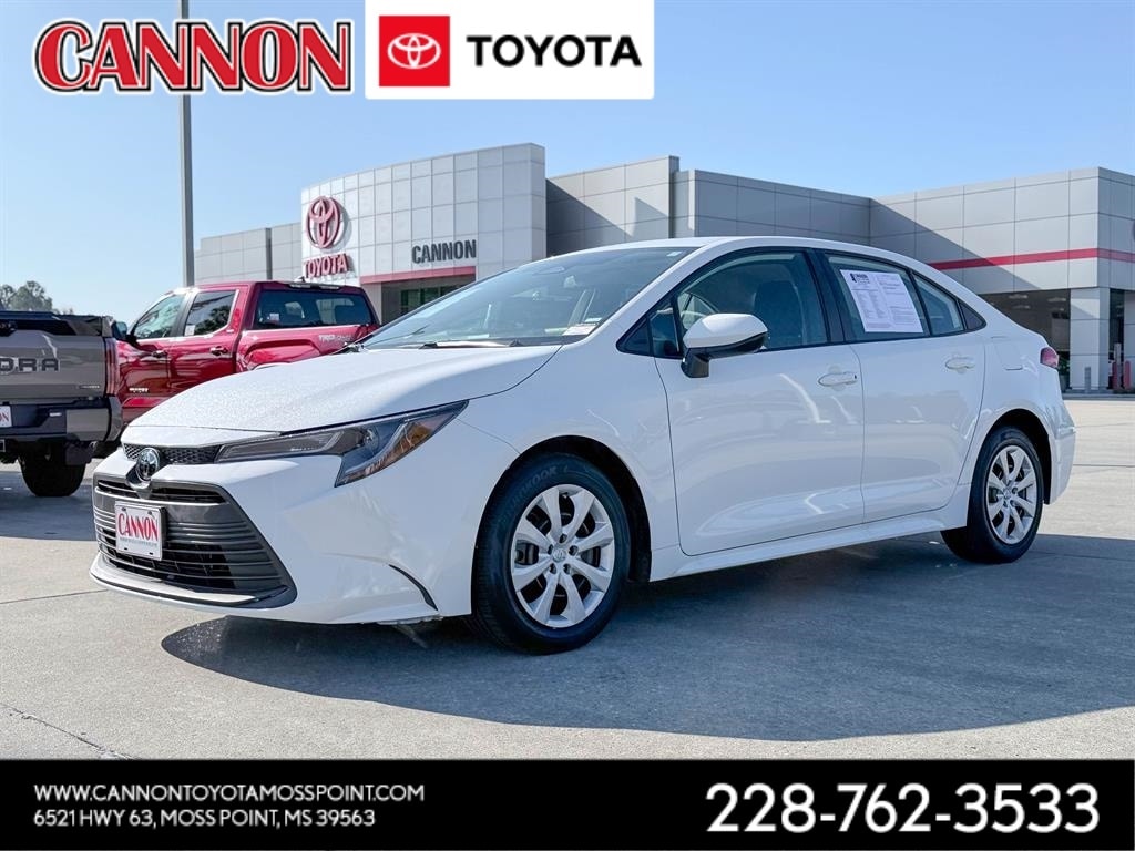 2024 Toyota Corolla LE's photo