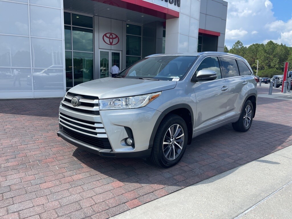 2017 Toyota Highlander SE XLE photo 2