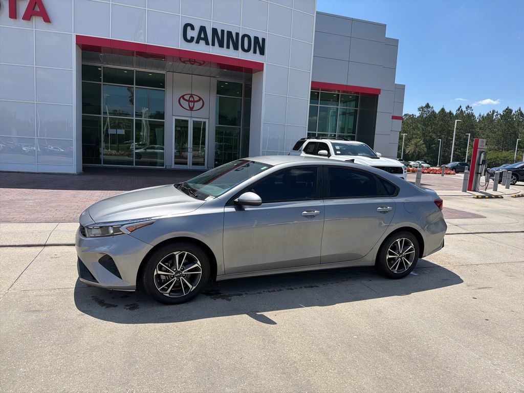 2022 Kia Forte LXS AT's photo