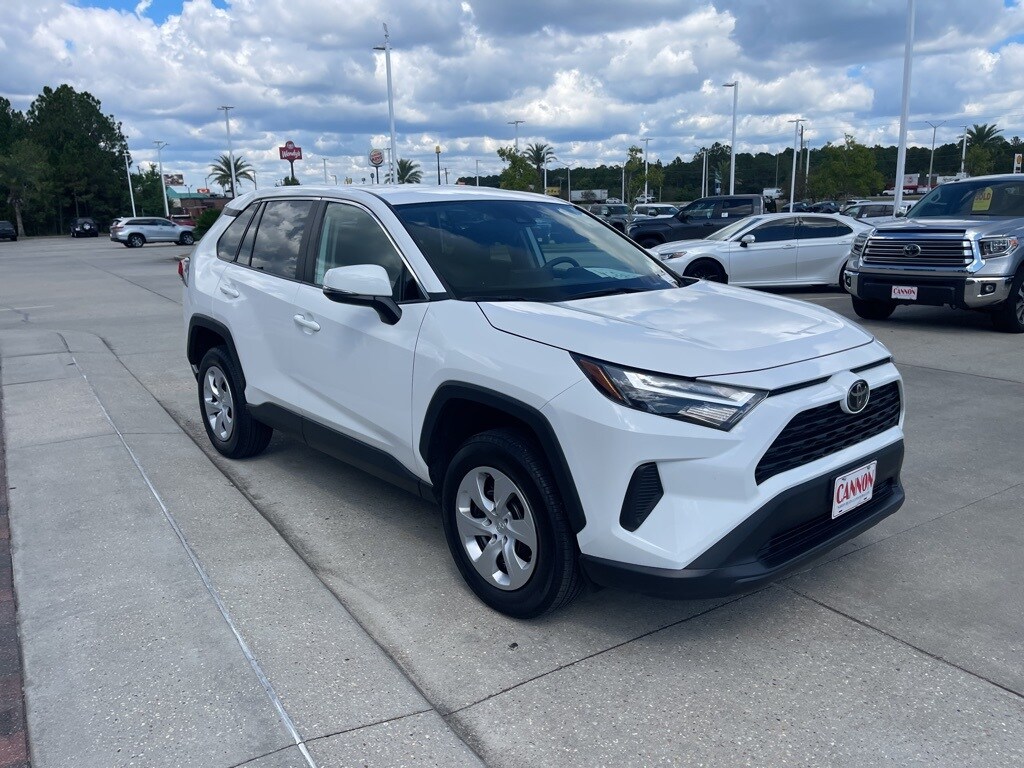 2024 Toyota RAV4 LE photo 3