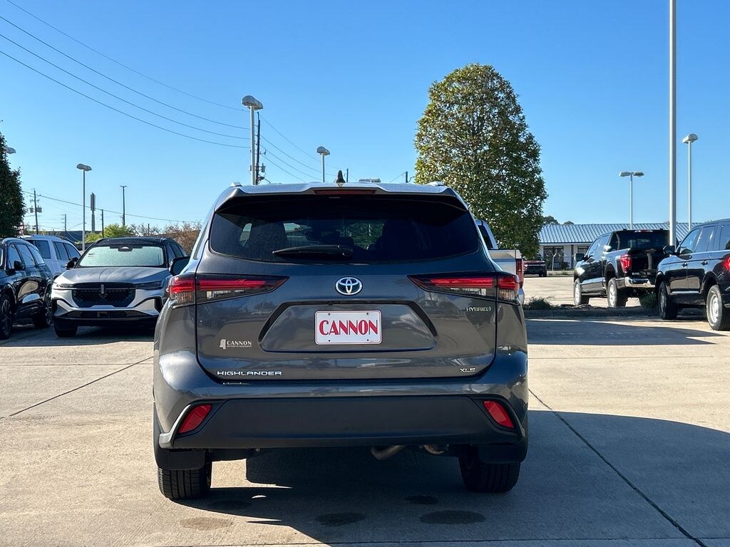 Used 2024 Toyota Highlander Hybrid XLE SUV