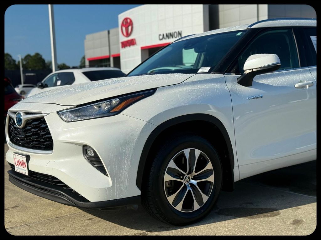 Used 2020 Toyota Highlander Hybrid XLE SUV