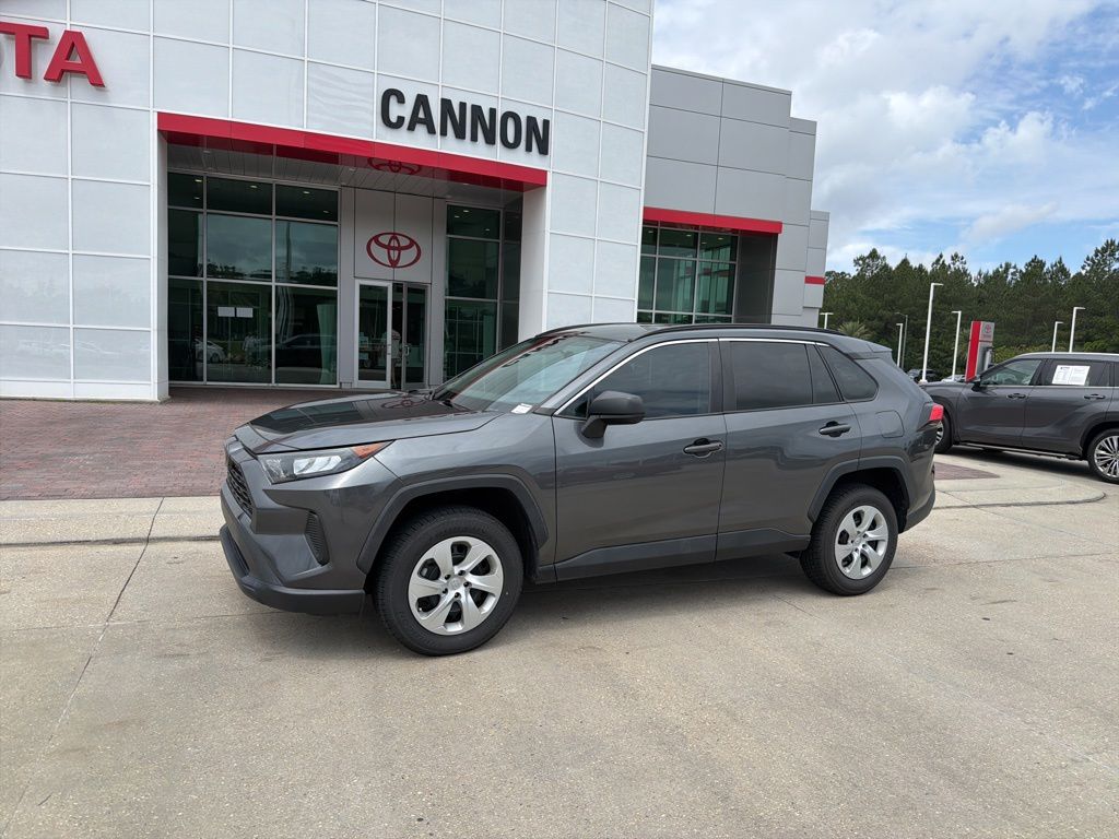 2020 Toyota RAV4 LE FWD's photo